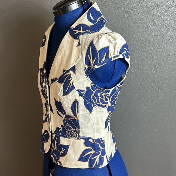 Beautiful Hana Okuba Cream Waistcoat with Blue and Gold Flowers - Picture 3 of 8